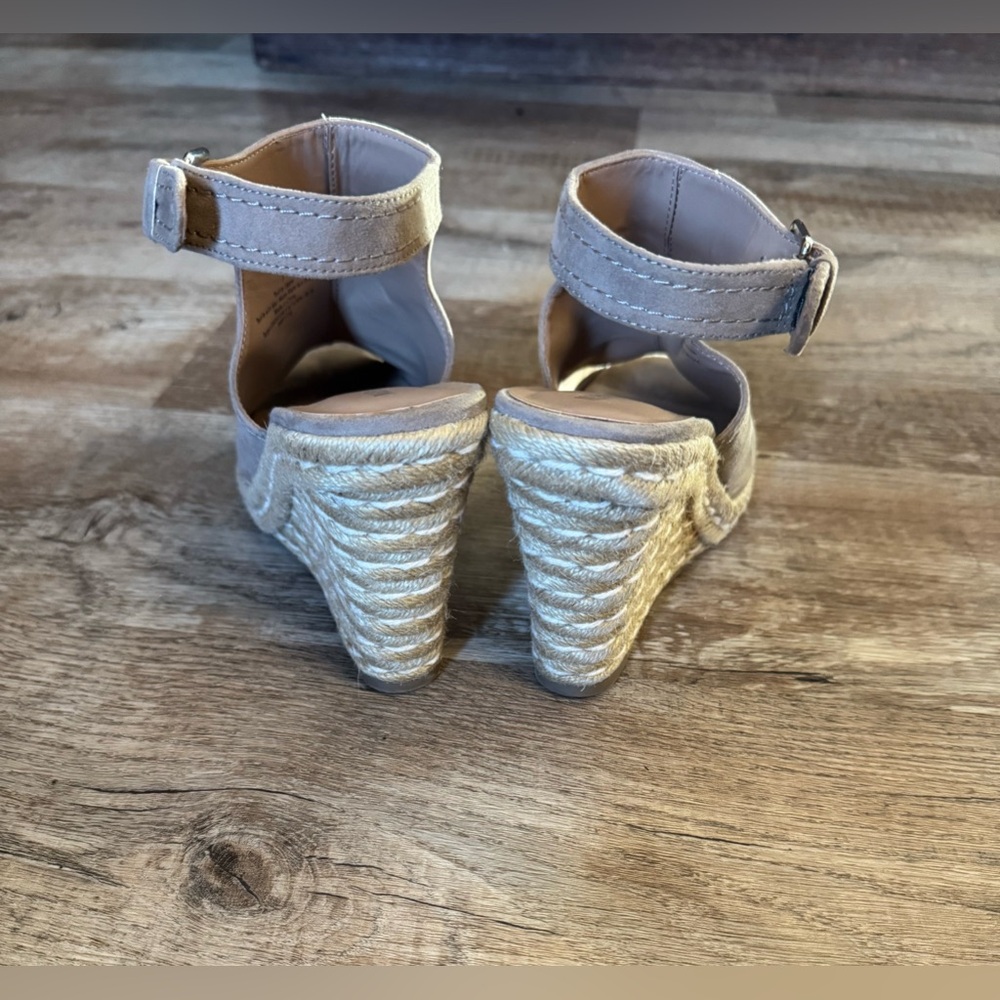 Women's Tan Wedge Sandals - Picture 5 of 8